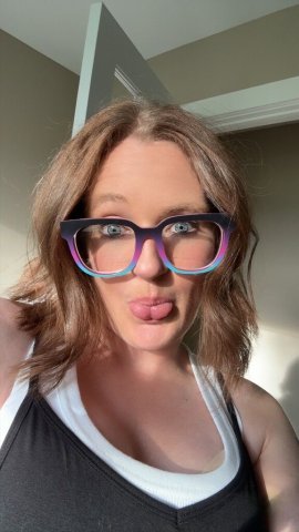 Milwaukee fun size escort — Val (outcalls only) - 1