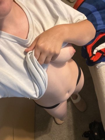 La Crosse, Wisconsin Female Escort — Fun size (4"11) - 1