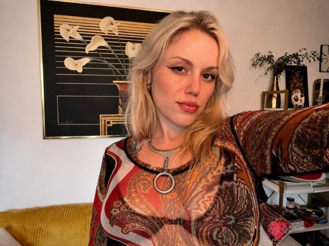 Queens Female Escort — Incalls, outcalls, and GFE - 1