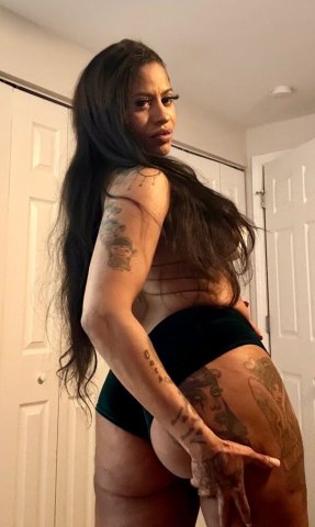 Dom Queen Tara — Party-Friendly High-Class Outcall - 1
