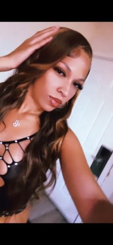 Fresno CA Pretty Petite Bombshell for Incalls & Outcalls - 1