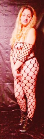 North Bay Female Escort — GFE, PSE, dinner dates & discreet motel room - 1