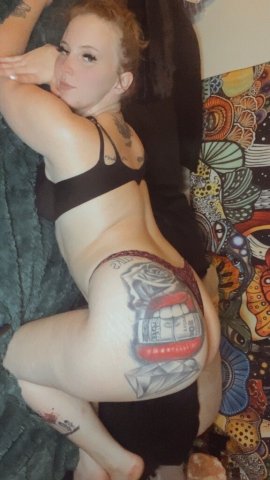 Holly — Outcall Only Companion (Everett, WA) — 5'2", 120 lbs - 1