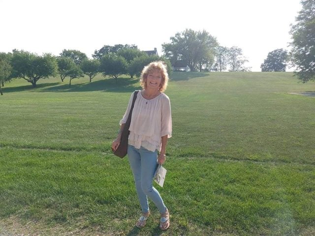 Callie (40+) — GFE, cuddling, kissing, conversation - 1