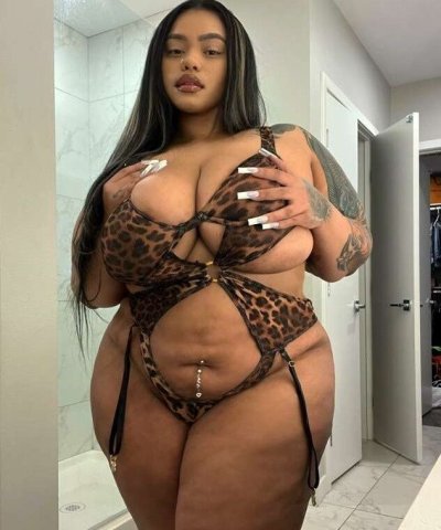 Curvy woman in Athens, Ohio — FaceTime & pics/videos - 1