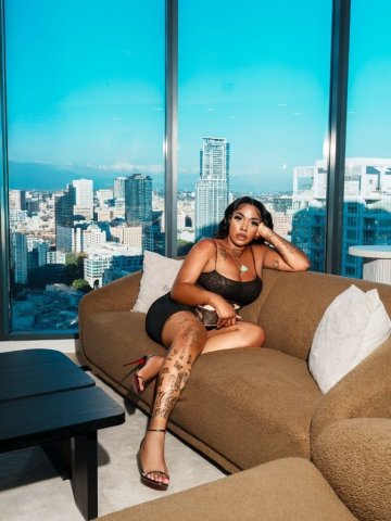Manhattan, New York Curvy Bombshell Female Escort — Incall / Outcall - 1