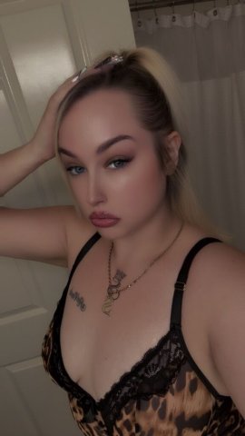 Tacoma Curvy Blonde Mature Escort — Private Incalls (Discreet Screening) - 1