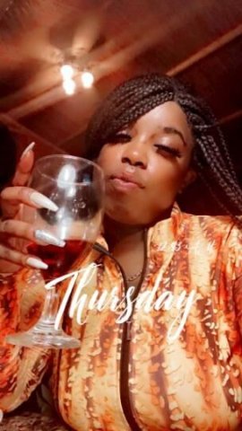 Bloomington, IL Discreet Female Escort for a Fun Night - 1