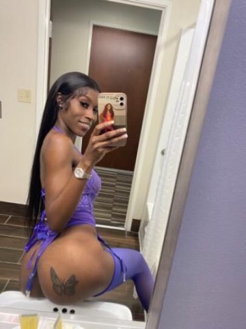 Elise (Cleveland) — Mature Male Companionship - 1