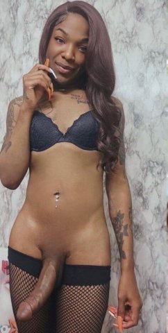 🏳🌈Hung lustfull & Verse chocolate tranny momma ready to put down on your throat say "Aaah" - 1