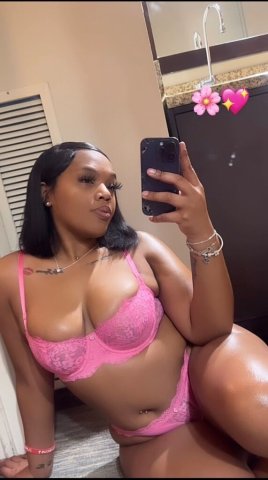 Seattle Curvy Female Escort — Throat/Relaxing Massage & Gentle Touch - 1