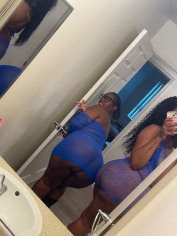 Seattle Incall & Outcall Female Escort — Best Head Doctor (2-Girl Show Me Around) - 1