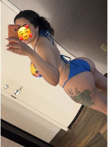 Zara (27) — Colombian Female Escort - 1