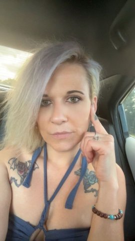 Daytona Woman Who Loves Sarcastic Flirting & Conversation - 1