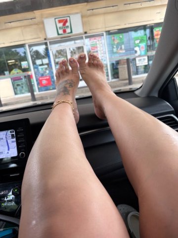 Chicago Curvy Latina Escort (FANSLY) — Nikki Splash, In/Out Calls - 1