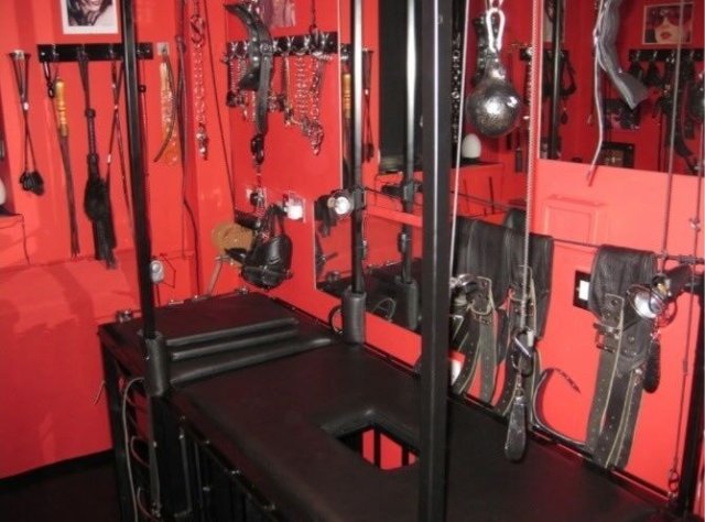Mistress Lilly Peggz on Tour in Virginia Beach — BDSM, kink & fetish sessions - 1