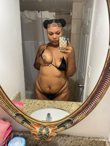 Orange County 18 Year Old Female Escort — 5'10 lightskin, 38DD curves - 1