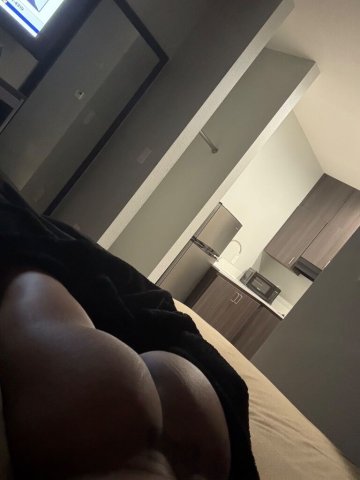 Sexy Natural Redboned Petite Escort — Fort Worth Outcalls by Deposit - 1