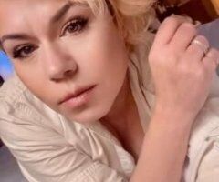 Chatty MILF—texting sessions and play time - Image 3