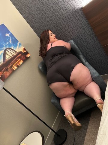Ashley Garland — BBW 2-girl content + FaceTime - 1
