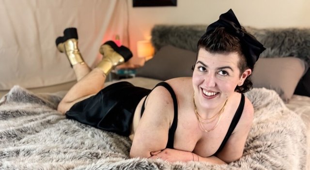 Quinn — Curvy Mature Tomboy Toy, planned sessions (43) - 1