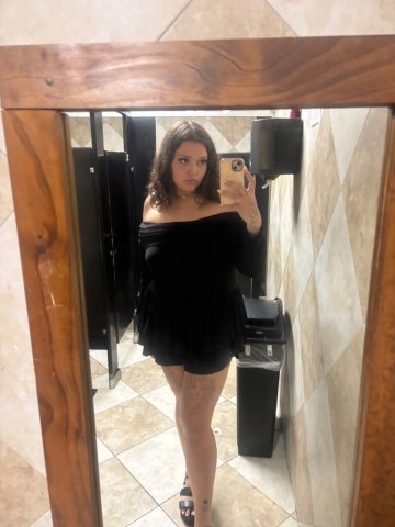 Amelia — Honolulu, Hawaii Student Escort (Video Verification) - 1