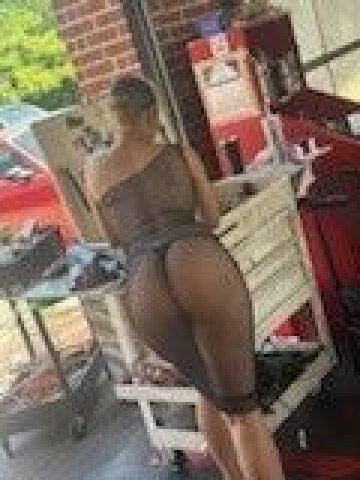 Lexi — Petite Female Escort in Kansas City (Real & Legit) - 1