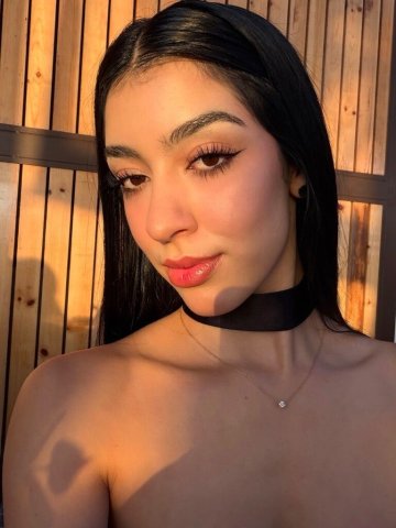Fayetteville, AR Outcall Latina Escort — Emma - 1