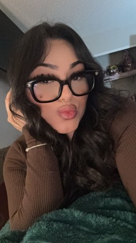 Sacramento Thick Latina Escort — Kari the Hottie (Spanish) - 1
