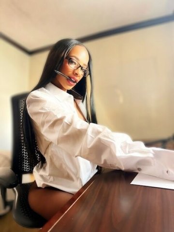 Petite Exotic Discreet Services in Chicago — Massage Sessions - 1