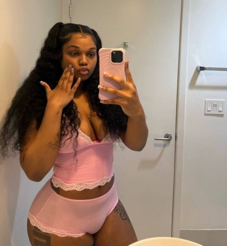 Charleston WV Female Escort — Slim Thick - 1