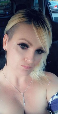 Palm Springs High-End Companion — Blue-Eyed Elegant Escort - 1