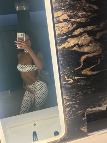 Las Vegas Petite Female Escort — incalls, outcalls, car dates & discreet service - 1