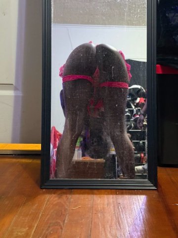 Philadelphia Outcall Female Escort — Lyft there & back, own vehicle, ask about massage - 1