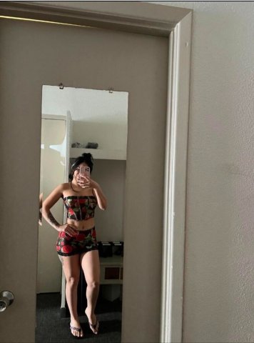 Discreet Florida Female Escort for Sweet, Affectionate Time Together - 1