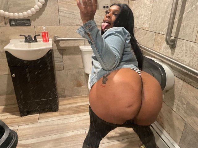 Staten Island NY MILF Female Escort — Incall only - 1