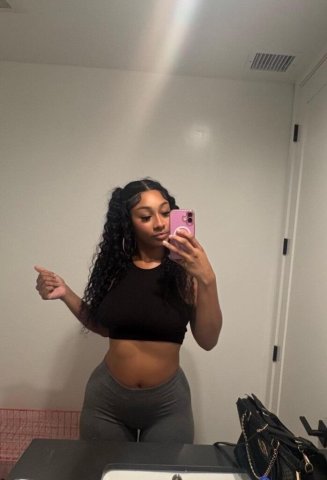 Discreet Female Escort in Los Angeles (Text for Verification) - 1