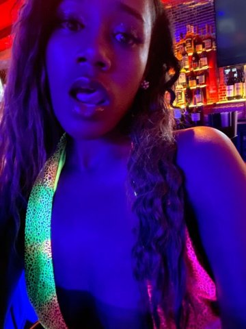 Fun-size slim thick escort — head, dances, private dance shows - 1