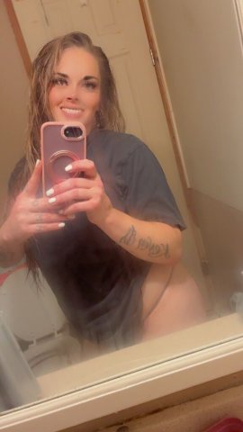 Del Rio Curvy Petite Female Escort — Dirty Blonde Look - 1
