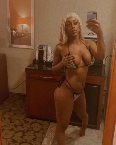 Spokane Valley 32DDD Busty Bimbo Female Escort (Juicy Applebottom) - 1