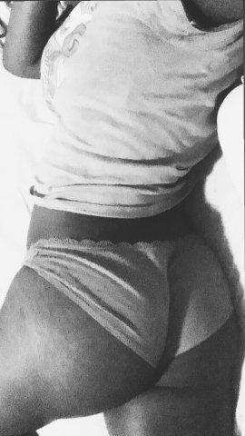 Petite darkskin escort with oral services (no bare/no anal) - 1