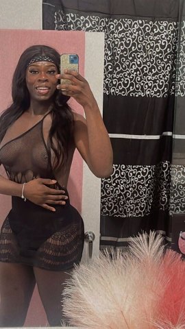 Naturally Hung BBC🍆🌈Tranny thick momma avail for hook up!Dm is Open✅ - 1