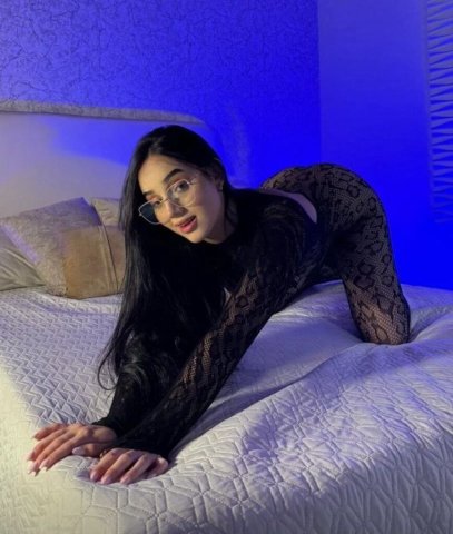 Colombian Papacito  Sexy Girl (26) — Oral/69, No Anal - 1
