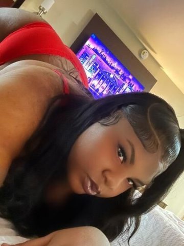 Milwaukee Curvy Female Escort — In-Calls Only, 24/7 - 1