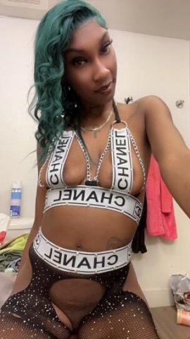 Deja Vu — Skinny Mini Escort with Water Shows (Denver, CO) - 1