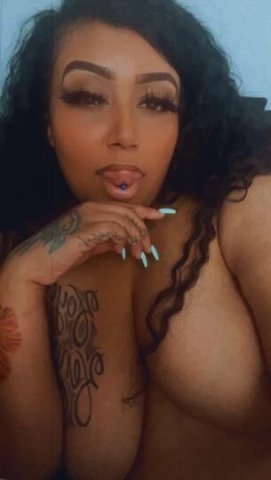 Portland Oregon Brunette Female Escort — Mouth/Favors, Discreet Outcall Options - 1