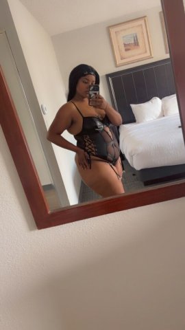 Karmel Rubinn — Bloomington Female Escort & Hot Oil Massage - 1