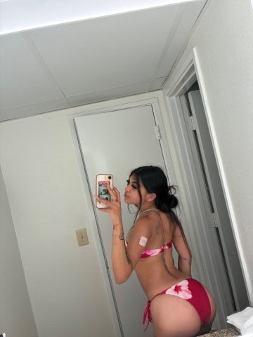 Lolo — Petite Curvy Foreign Baddie (Outcalls Only) - 1