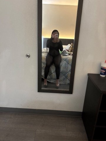 Knoxville MILF Escort — outcalls with deposit, pretty pussy play - 1