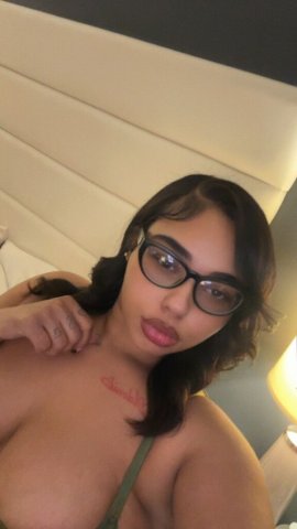 Curvy Bombshell Party Girl  (21) — Fun Sessions, Verification via FaceTime - 1